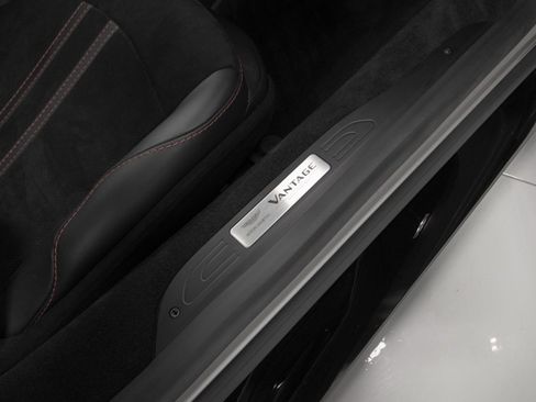Used 2022 Aston Martin V8 Vantage Coupe image 43