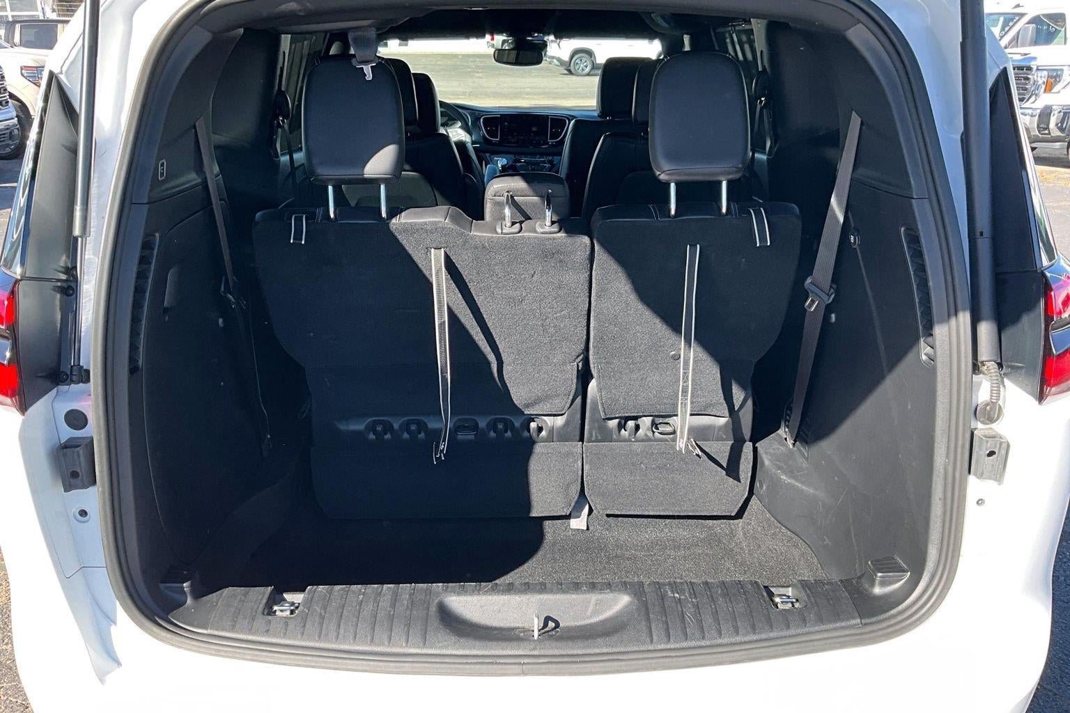 Used 2026 Chrysler Pacifica Select FWD image 4