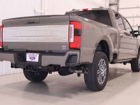New 2026 Ford F250 Platinum w/ Platinum Plus Package AWD/4WD image 9