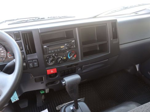 Used 2024 Isuzu NPR image 23