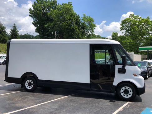 Used 2024 Chevrolet Brightdrop 600 w/ Commercial Equipment Package AWD/4WD image 7