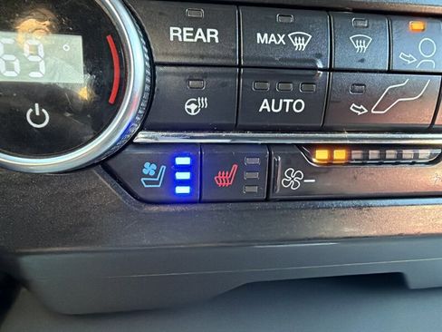 Used 2018 Ford Expedition XLT w/ Equipment Group 202A RWD image 27