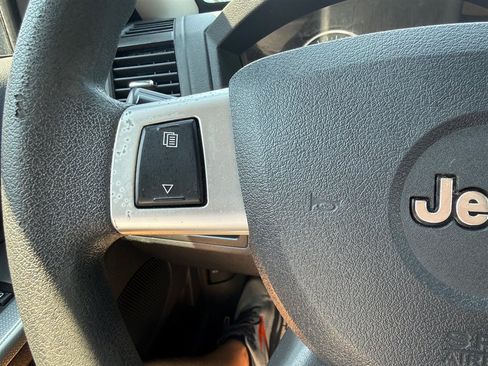 Used 2010 Jeep Grand Cherokee Laredo RWD image 18