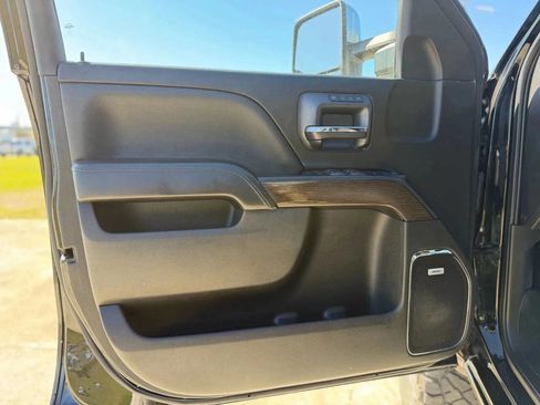 Used 2019 GMC Sierra 2500 Denali w/ Duramax Plus Package AWD/4WD image 10