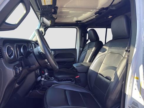 Used 2018 Jeep Wrangler Unlimited Sahara w/ Uconnect 4C Nav & Sound Group image 9