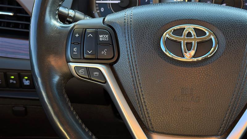 Used 2017 Toyota Sienna Limited Premium FWD image 31