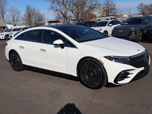 Used 2024 Mercedes-Benz EQS 580 4MATIC Sedan image 3