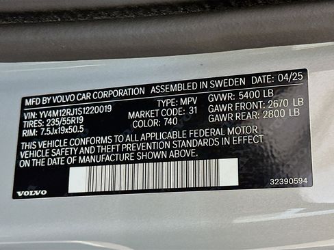 Used 2025 Volvo XC60 B5 Core AWD/4WD image 12