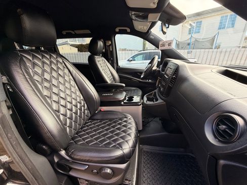 Used 2017 Mercedes-Benz Metris Passenger image 34