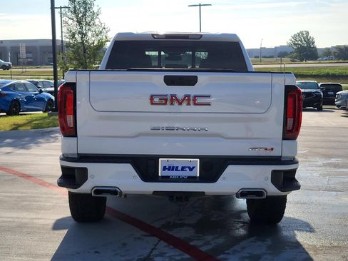 Used 2024 GMC Sierra 1500 AT4 w/ AT4 Premium Package AWD/4WD image 4
