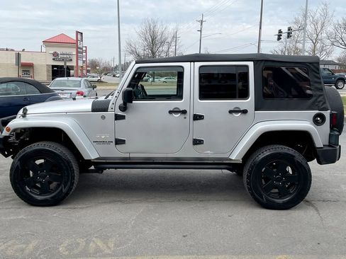Used 2007 Jeep Wrangler Unlimited Sahara w/ Trailer Tow Group AWD/4WD image 3