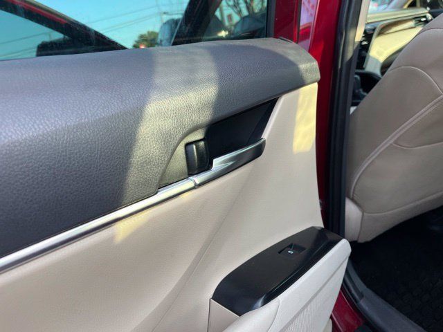 Used 2019 Toyota Camry LE FWD image 11