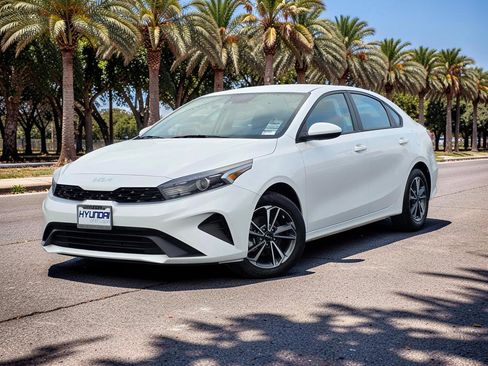 Used 2023 Kia Forte LXS FWD image 2