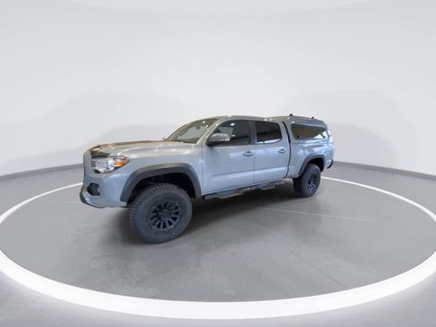 Used 2020 Toyota Tacoma TRD Off-Road image 4
