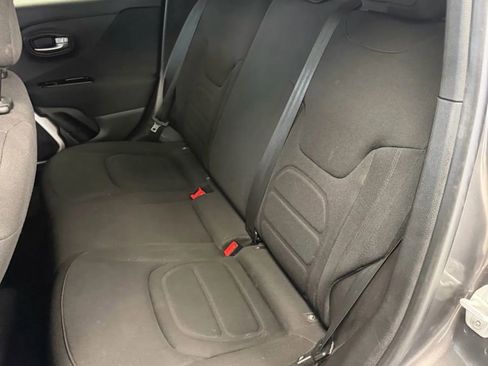 Used 2018 Jeep Renegade Latitude image 12
