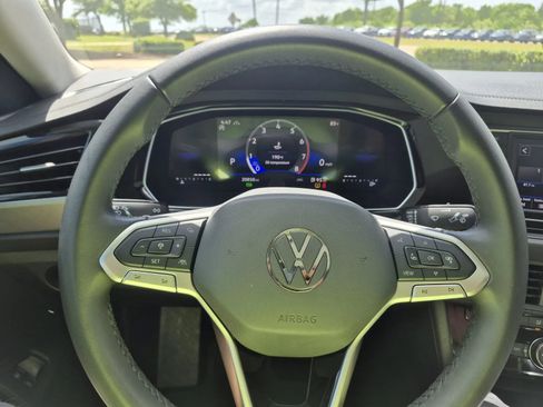 Used 2024 Volkswagen Jetta SE FWD image 29