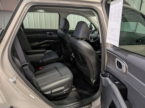 Used 2025 Kia Sorento SX AWD/4WD image 28