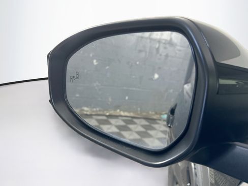 Used 2025 Toyota Prius LE FWD image 16