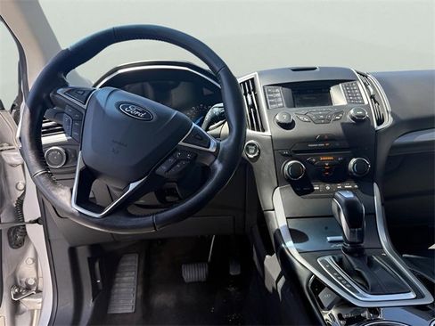 Used 2017 Ford Edge SEL image 13