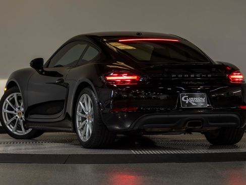 Used 2018 Porsche 718 Cayman RWD image 23