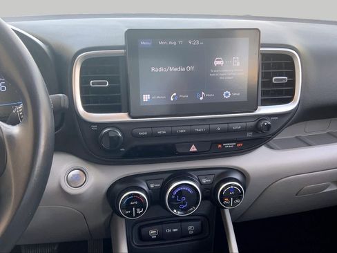 Certified 2025 Hyundai Venue SEL FWD image 7
