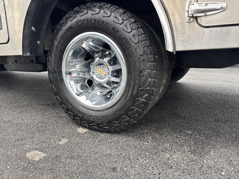 Used 2024 Chevrolet Silverado 3500 LT w/ Convenience Package image 11