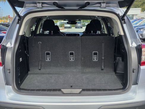 Used 2024 Subaru Ascent Premium w/ Convenience Package image 9