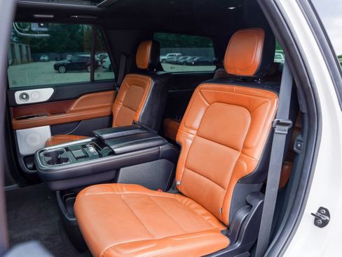 Used 2021 Lincoln Navigator Reserve AWD/4WD image 38