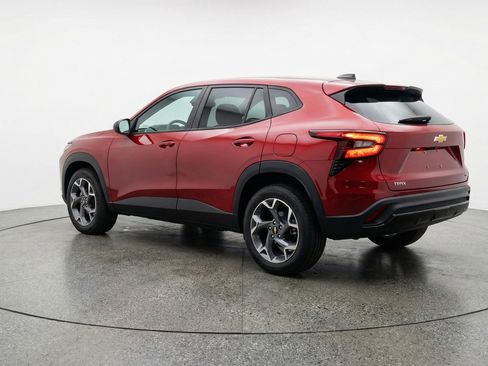 Used 2025 Chevrolet Trax LT FWD image 6