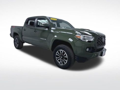 Used 2022 Toyota Tacoma TRD Sport w/ Technology Package image 2