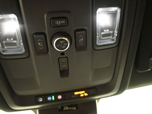 New 2025 Chevrolet Suburban Premier image 24