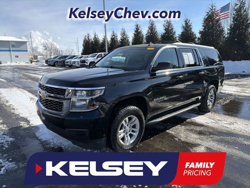 Used 2015 Chevrolet Suburban LT image 1