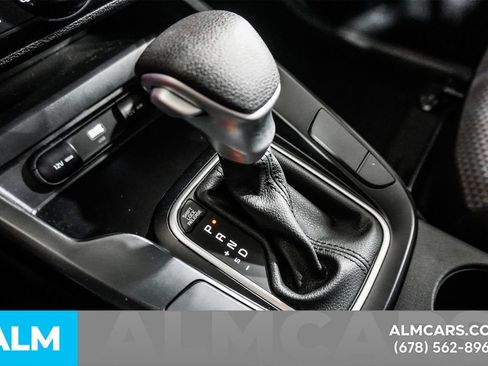 Used 2025 Kia Soul LX w/ LX Technology Package FWD image 31