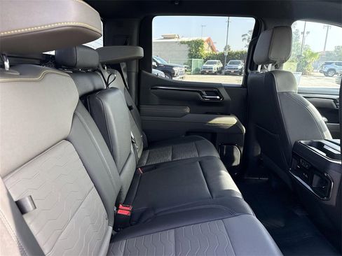 Used 2023 Chevrolet Silverado 1500 ZR2 image 25