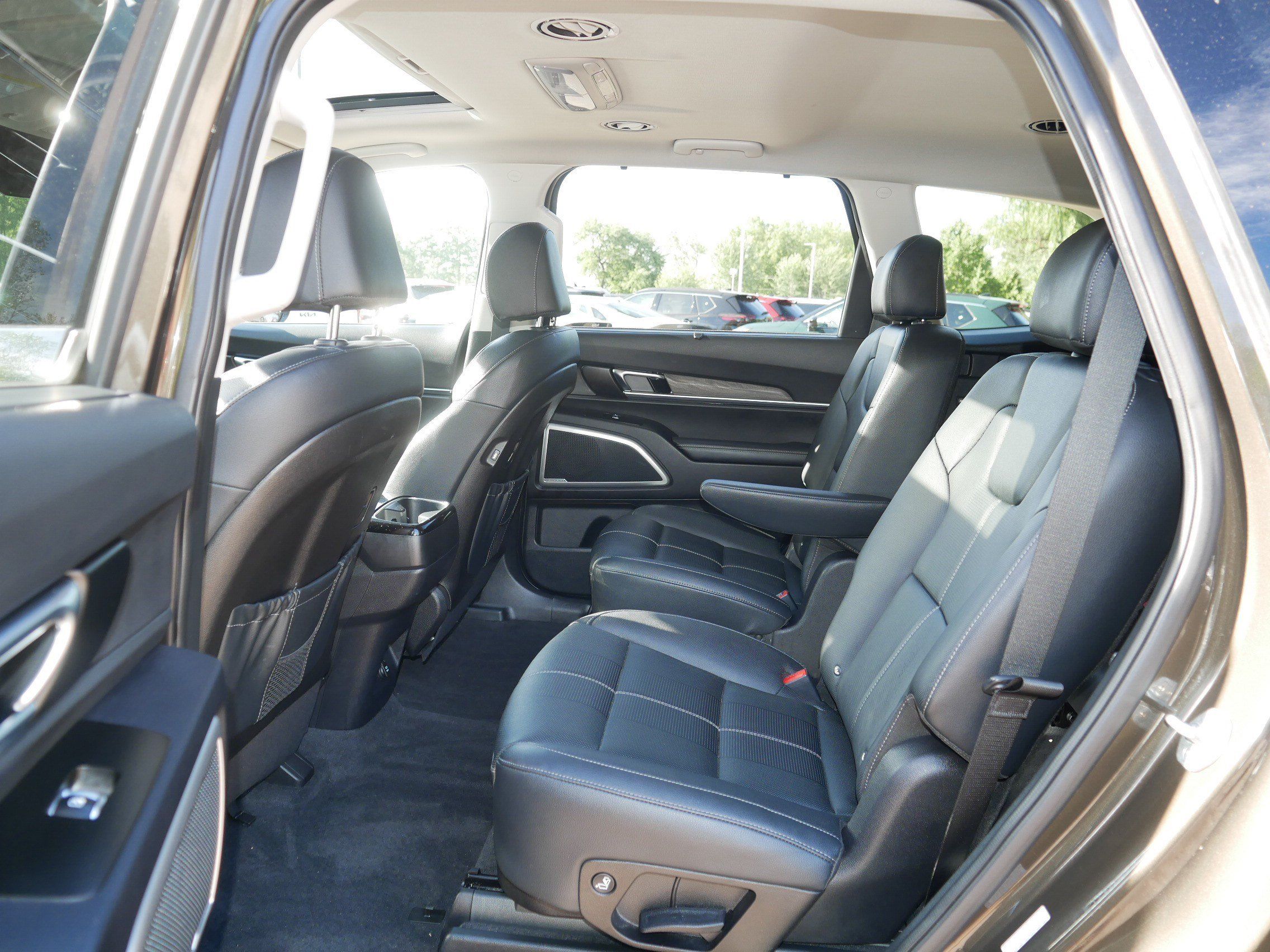 Certified 2022 Kia Telluride EX w/ EX Premium Package AWD/4WD image 35