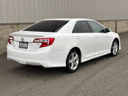 Used 2012 Toyota Camry SE FWD image 3