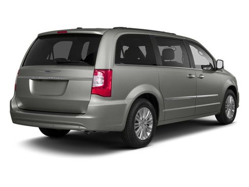 Used 2013 Chrysler Town & Country Touring-L w/ Driver Convenience Group image 2