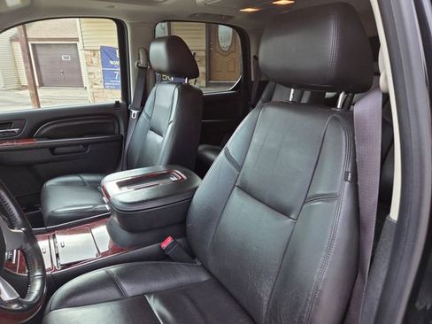 Used 2013 Cadillac Escalade Premium AWD/4WD image 21