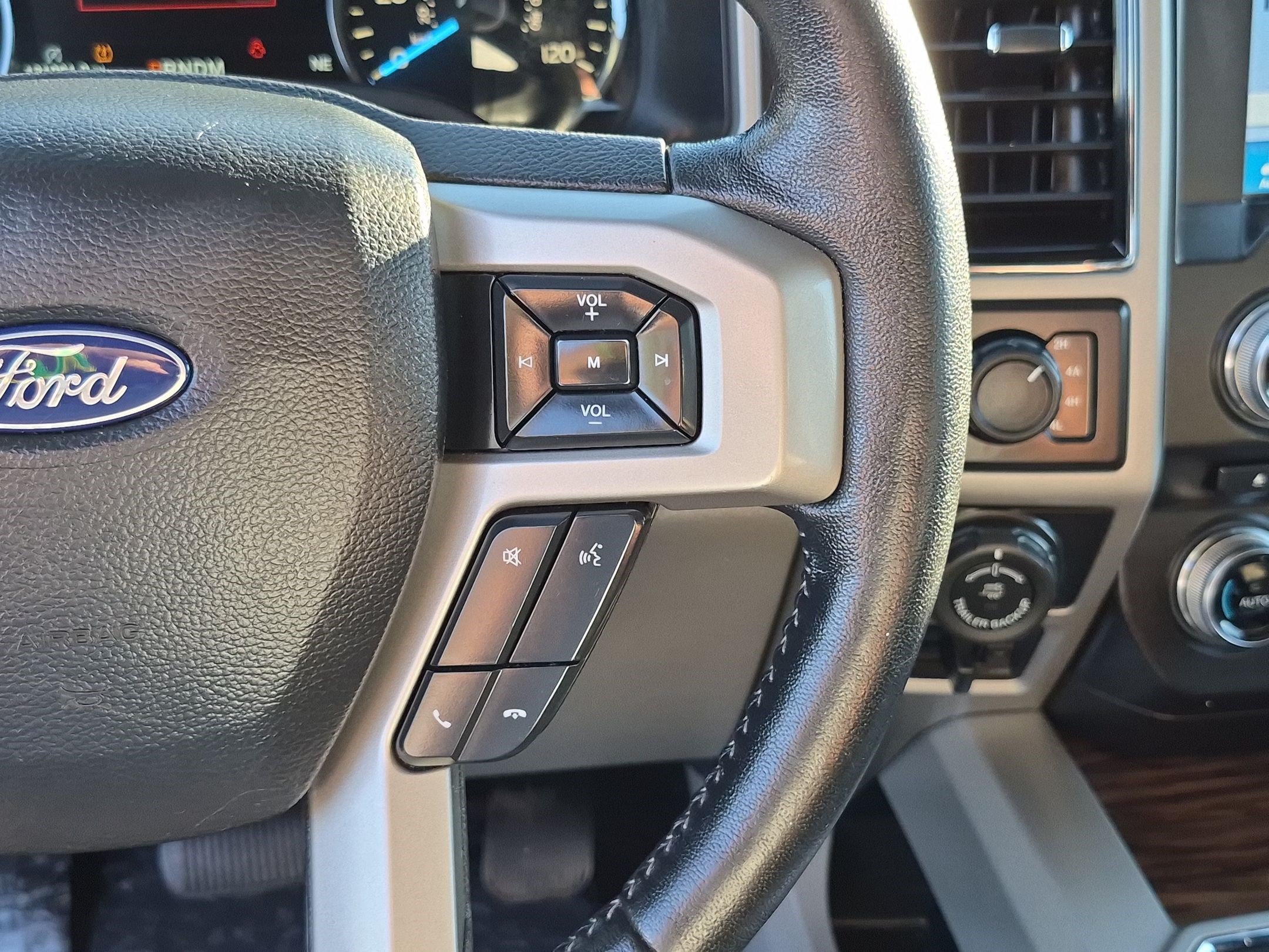 Used 2018 Ford F150 Lariat w/ Equipment Group 502A Luxury AWD/4WD image 21