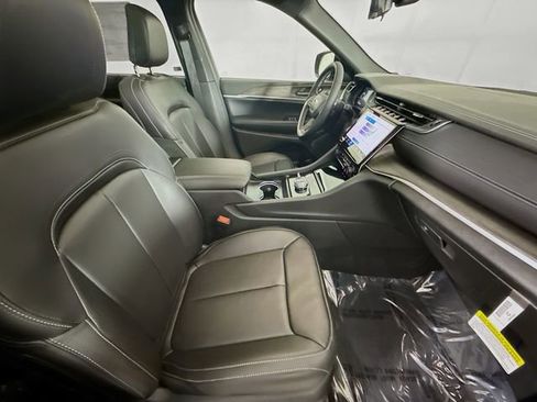 New 2025 Jeep Grand Cherokee L Limited image 30