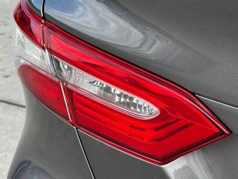 Used 2018 Toyota Camry LE FWD image 16
