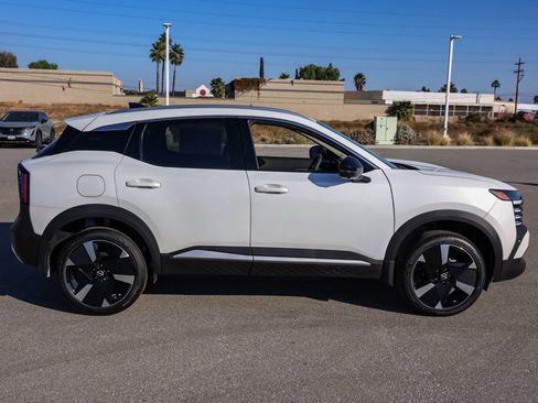 New 2026 Nissan Kicks SR image 3