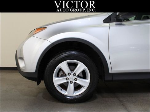 Used 2014 Toyota RAV4 XLE AWD/4WD image 5