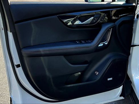 Used 2023 Chevrolet Blazer RS w/ Enhanced Convenience Package image 21