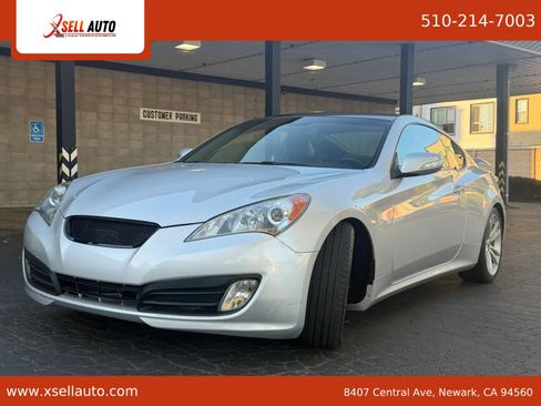 Used 2011 Hyundai Genesis 3.8 RWD image 3