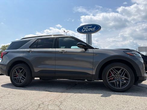 Used 2025 Ford Explorer ST-Line w/ Premium Package AWD/4WD image 35