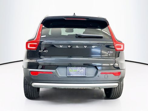 Used 2025 Volvo XC40 B5 Plus image 7