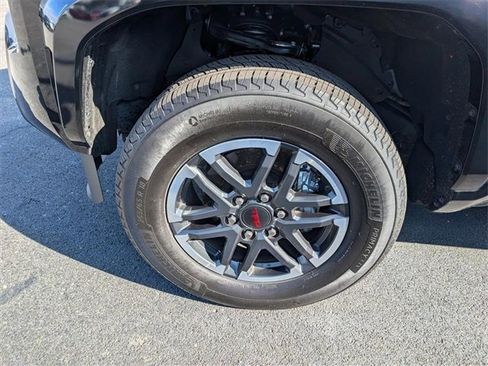 Used 2025 Toyota Tacoma TRD Sport image 5