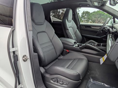 New 2025 Porsche Cayenne GTS image 25