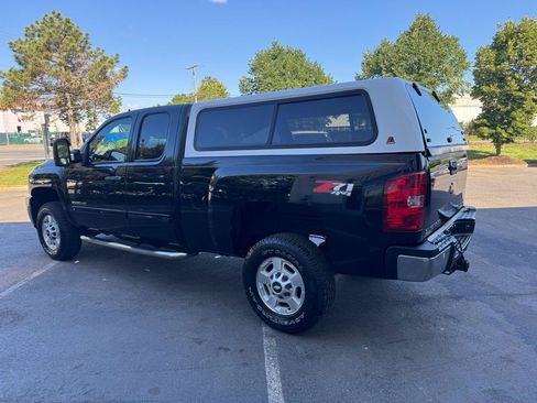 Used 2011 Chevrolet Silverado 2500 LT w/ Interior Plus Package AWD/4WD image 6